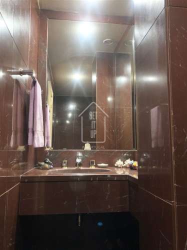 Apartamento T4+1 com garagem para 4 carros