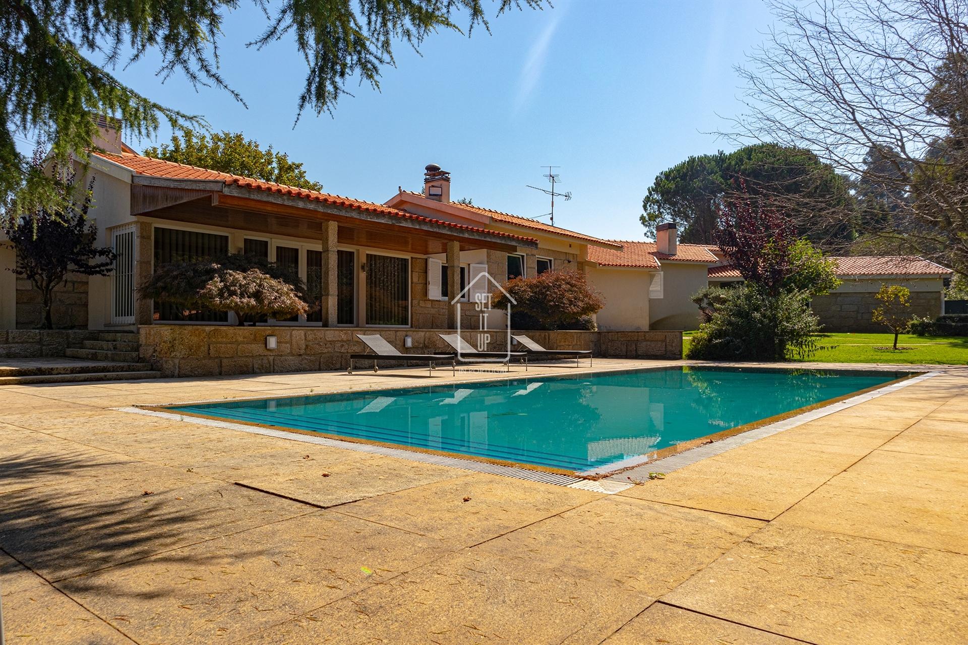 Viva o Sonho: Moradia de Luxo T4 térrea, com Piscina, Campo de Ténis, Sala de Cinema - Vila do Conde