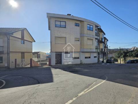 Garagem/Armazém Amplo e Versátil em Rio Tinto, Gondomar
