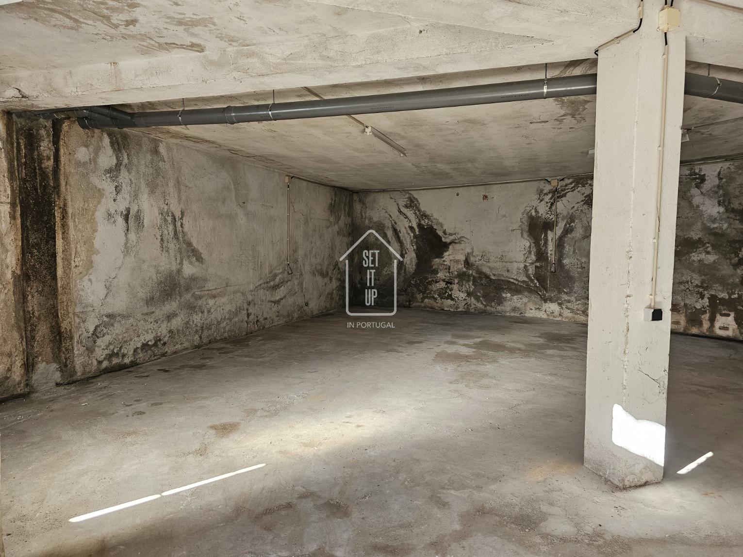 Garagem/Armazém Amplo e Versátil em Rio Tinto, Gondomar