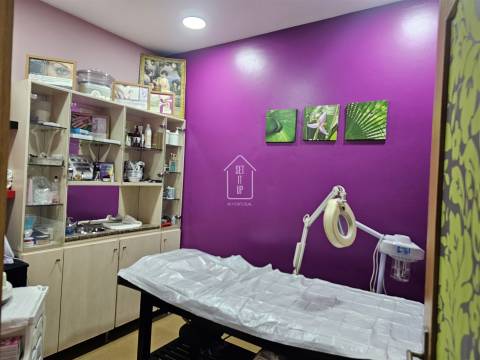 Loja Versátil - Terraço e Duas Frentes, Paranhos – Perfeita para Habitação, Investimento ou Negócio!