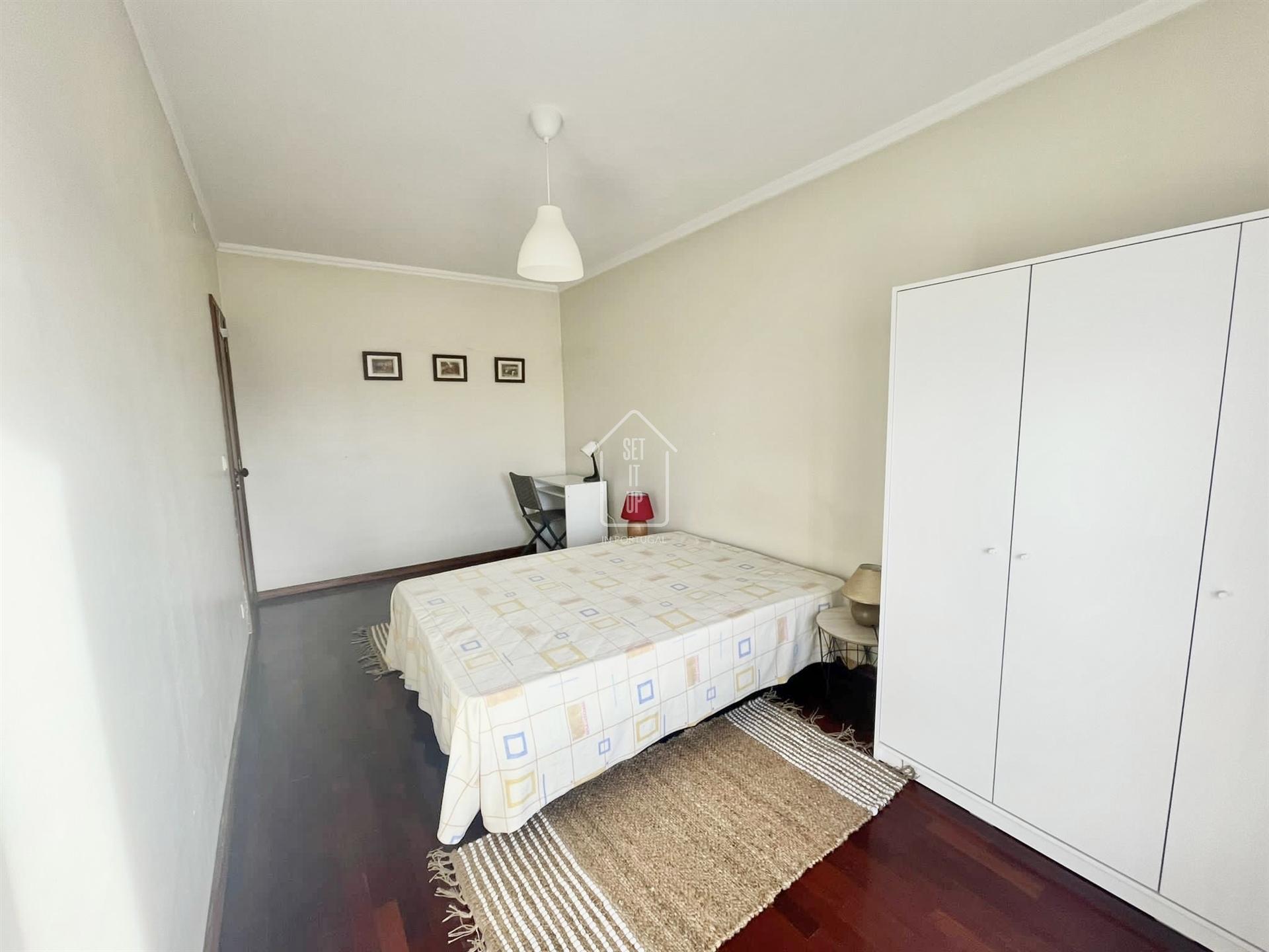 ARRENDAMENTO - Quarto em apartamento T4