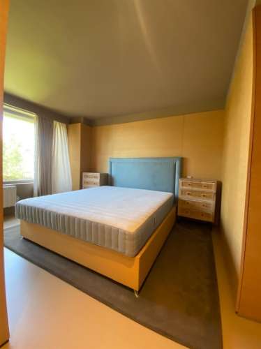 Apartamento T2+1 para arrendamento, totalmente remodelado, com móveis no último piso, na Quinta de M