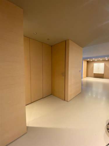 Apartamento T2+1 para arrendamento, totalmente remodelado, com móveis no último piso, na Quinta de M