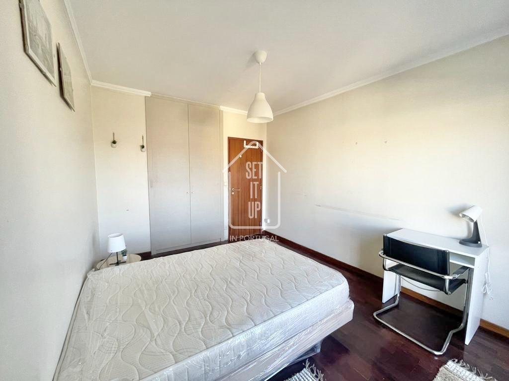QUARTO INDIVIDUAL GRANDE COM VISTA CIDADE