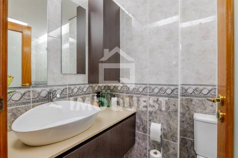Moradia Geminada V4, com piscina interior, em Real, Braga