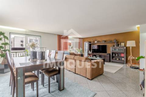 Moradia Geminada V4, com piscina interior, em Real, Braga