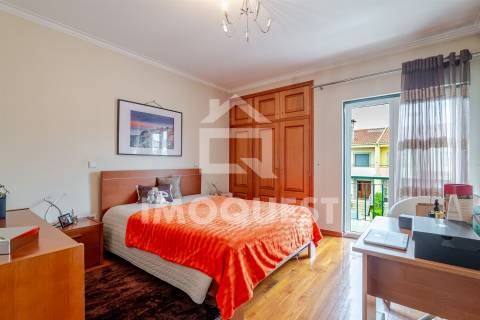 Moradia Geminada V4, com piscina interior, em Real, Braga