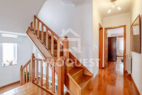 Moradia Geminada V4, com piscina interior, em Real, Braga