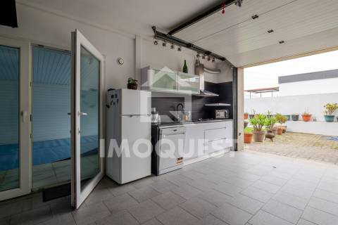 Moradia Geminada V4, com piscina interior, em Real, Braga