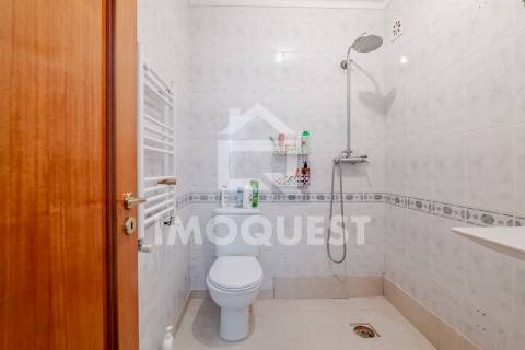 Moradia Geminada V4, com piscina interior, em Real, Braga