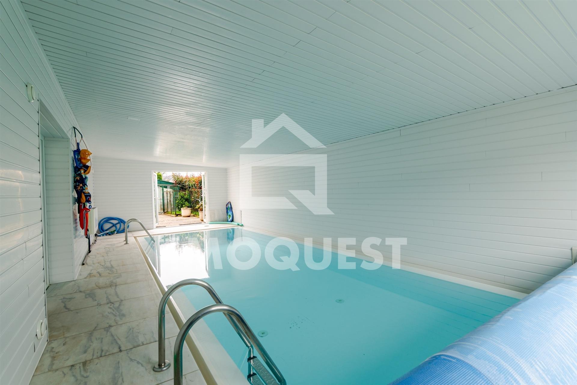 Moradia Geminada V4, com piscina interior, em Real, Braga