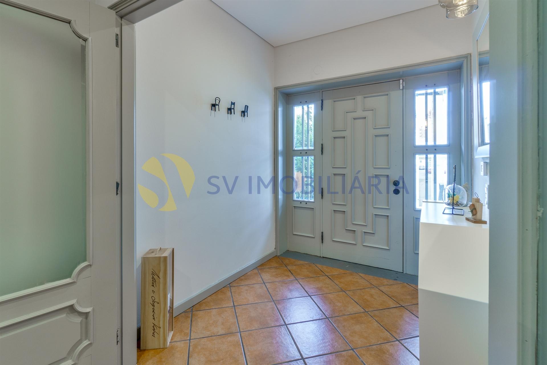 Moradia T5 com Piscina no Centro de Ermesinde – Ideal para Alojamento Local