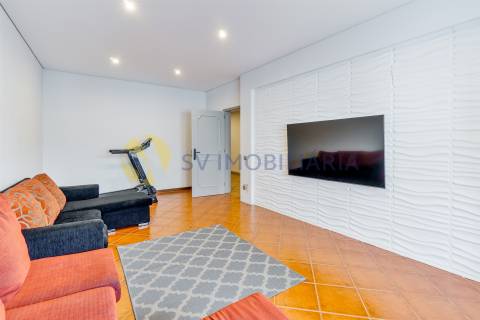 Moradia T5 com Piscina no Centro de Ermesinde – Ideal para Alojamento Local