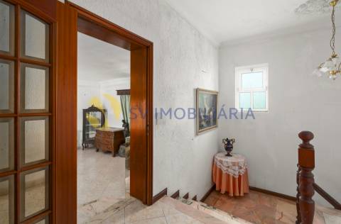 Moradia T6 no centro de Ermesinde com anexo e pátio