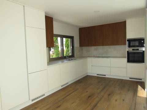 Moradia contemporânea 4 quartos a estrear