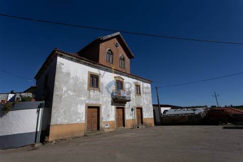 Moradia Rústica T7 Venda em Castro Vicente,Mogadouro