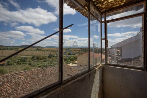 Moradia T4 Venda em Eucisia, Gouveia e Valverde,Alfândega da Fé