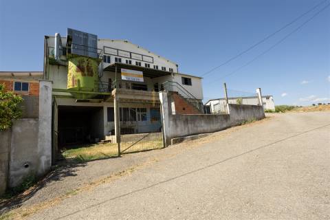 Pavilhão  Venda em Alfândega da Fé,Alfândega da Fé
