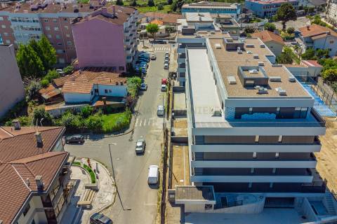 Magnífica cobertura T4,  Condomínio Feira’s Prime