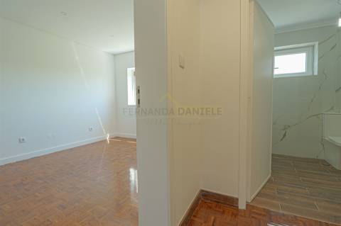 Moradia Isolada T5, parcialmente remodelada, varandas, garagem fechada﻿ e sotão!