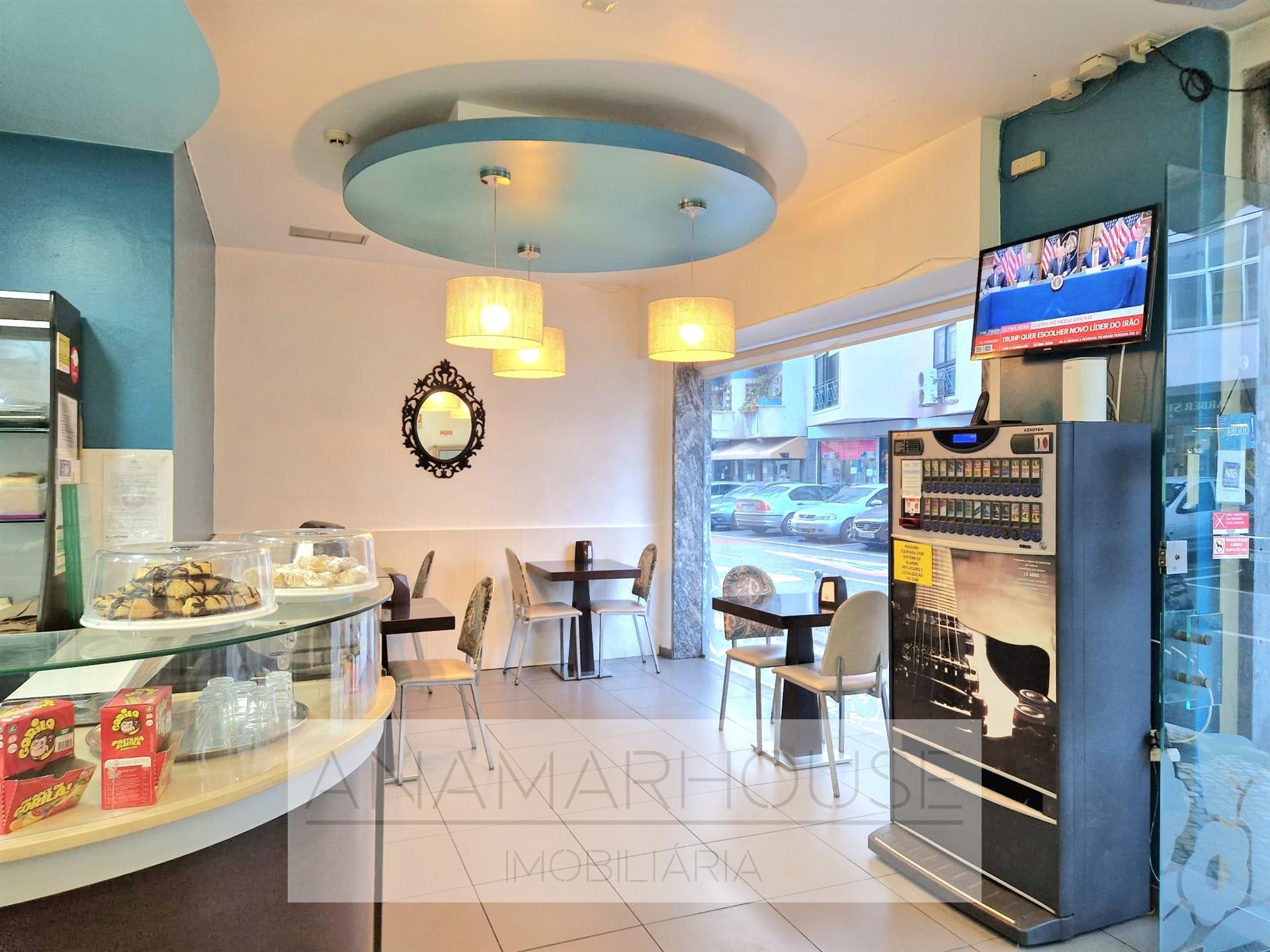 Pastelaria com 290m² em Queluz | Excelente Localização a funcionar