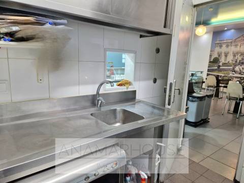 Pastelaria com 290m² em Queluz | Excelente Localização a funcionar