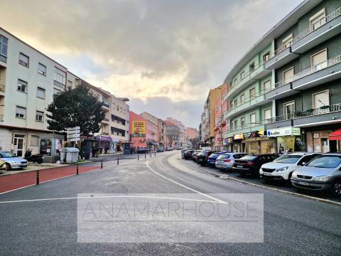 Pastelaria com 290m² em Queluz | Excelente Localização a funcionar