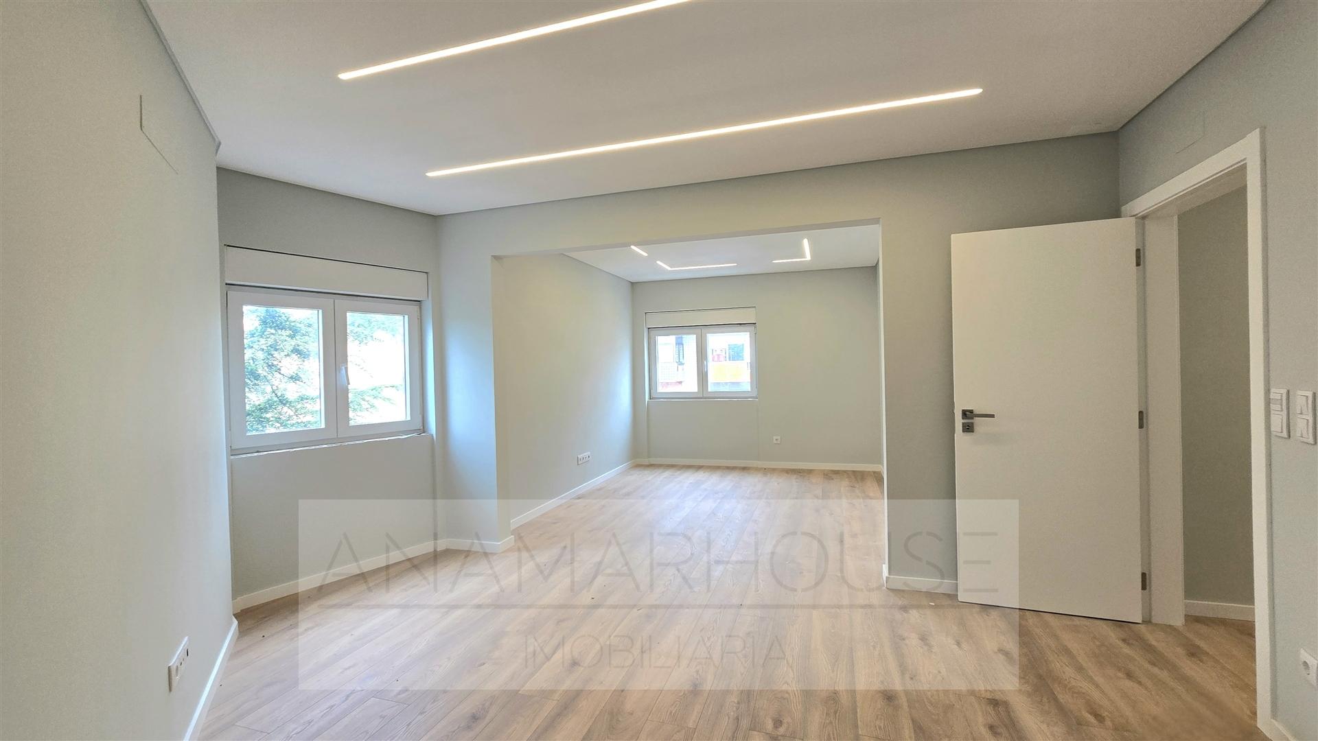 T2 remodelado primeiro andar, Mina de água, Amadora,Lisboa