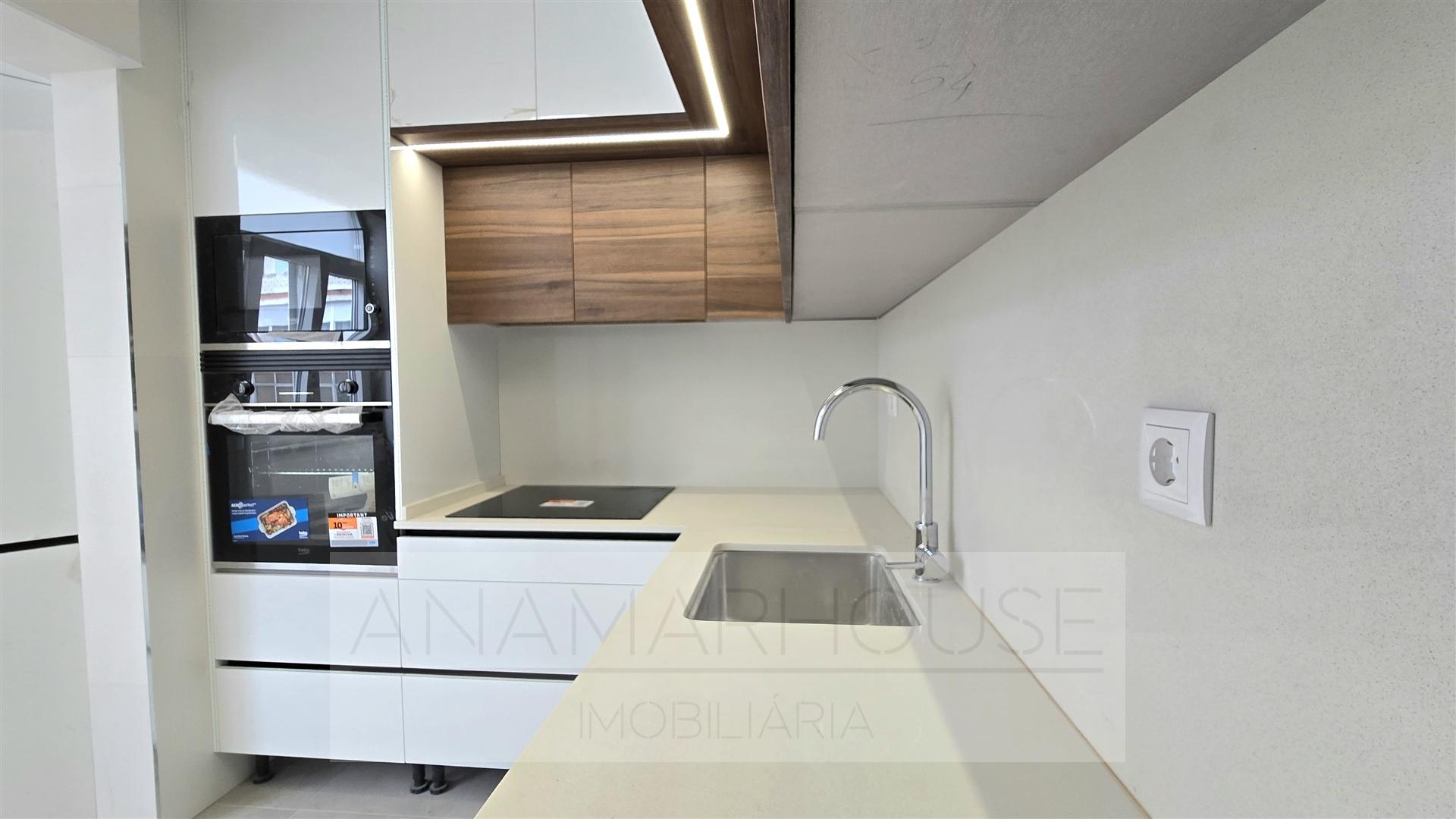 T2 remodelado primeiro andar, Mina de água, Amadora,Lisboa