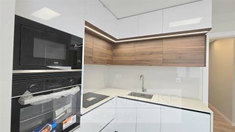 T2 remodelado primeiro andar, Mina de água, Amadora,Lisboa
