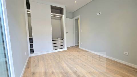 T2 remodelado primeiro andar, Mina de água, Amadora,Lisboa