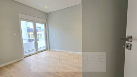 T2 remodelado primeiro andar, Mina de água, Amadora,Lisboa