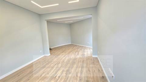 T2 remodelado primeiro andar, Mina de água, Amadora,Lisboa