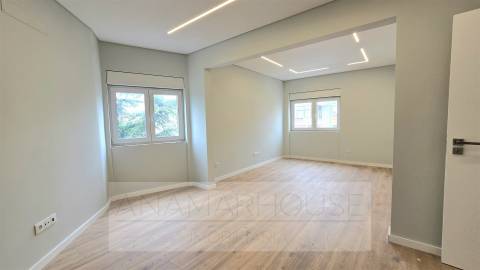 T2 remodelado primeiro andar, Mina de água, Amadora,Lisboa