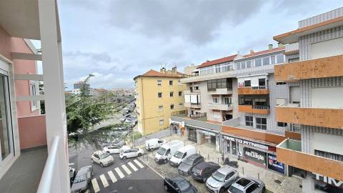 T2 remodelado primeiro andar, Mina de água, Amadora,Lisboa