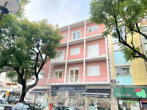 T2 remodelado primeiro andar, Mina de água, Amadora,Lisboa
