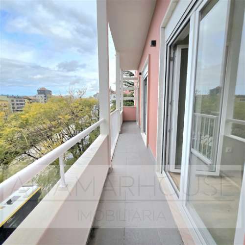 T2 Remodelado com varanda na Mina de Água, Amadora