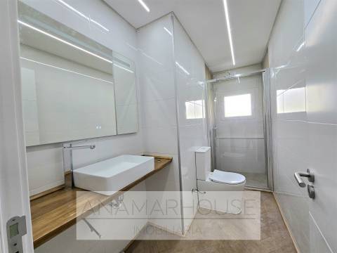 T3 Remodelado com varandas na Amadora, Mina De Água