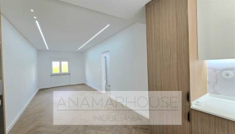 T3 Remodelado com varandas na Amadora, Mina De Água