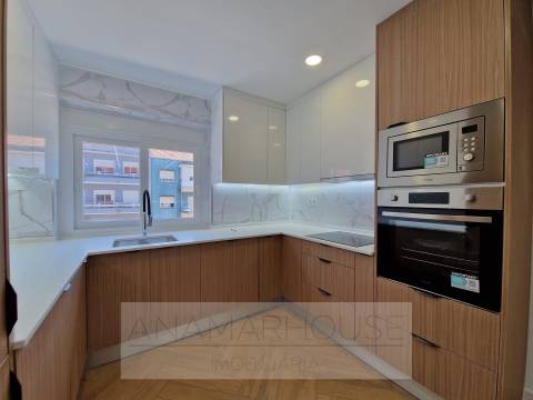 T3 Remodelado com varandas na Amadora, Mina De Água