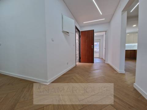 T3 Remodelado com varandas na Amadora, Mina De Água