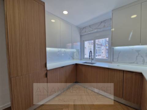 T3 Remodelado com varandas na Amadora, Mina De Água