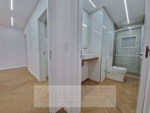T3 Remodelado com varandas na Amadora, Mina De Água