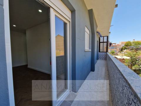 T3 Remodelado com varandas na Amadora, Mina De Água