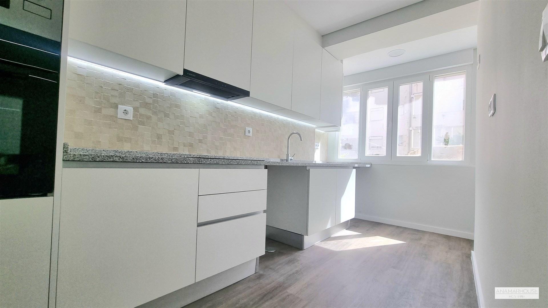 T2 totalmente remodelado na Venteira — luz, conforto e uma localização prática para viver melhor