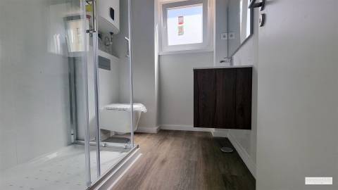 T2 totalmente remodelado na Venteira — luz, conforto e uma localização prática para viver melhor