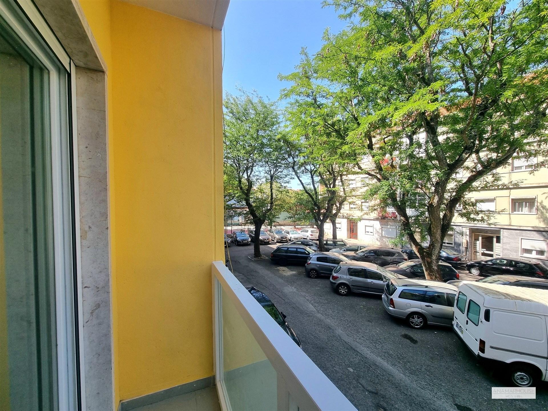 T2 totalmente remodelado na Venteira — luz, conforto e uma localização prática para viver melhor