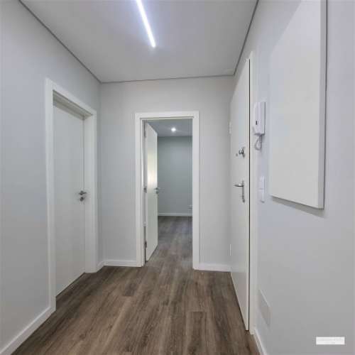 T2 totalmente remodelado na Venteira — luz, conforto e uma localização prática para viver melhor