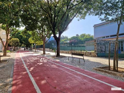 T2 totalmente remodelado na Venteira — luz, conforto e uma localização prática para viver melhor